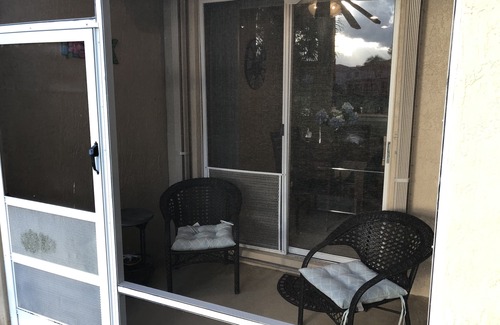 Royal Palm Beach House | BEAUTIFULLY UPDATED TOWNHOUSE NEAR OCEAN WITH COMMUNITY POOL