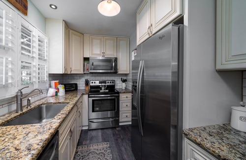 Tarpon Pond House | Beautifully Updated Cottage! Extra Full Bath! Golf Views! All Amenities!