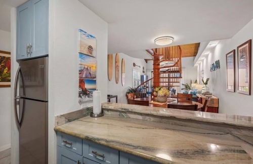 Kihei Condo | Beautifully Updated 2-Bedroom Condo – Steps from Kamaole Beach with Modern Tropical Style - Kamaole Sands #5-401