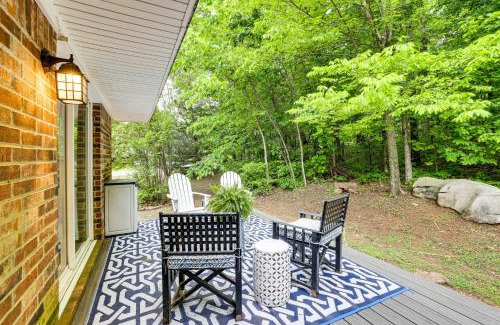 Garfield House | Beaver Lake Getaway with 2 Decks, Grill, and Views!