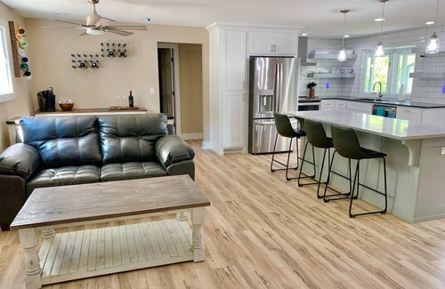 Beaver Shores House | Beaver Lake Waterfront
