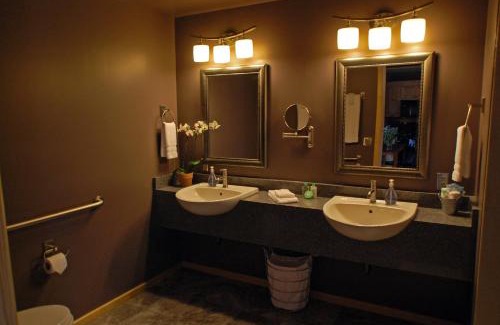 Sylvan Shores Resort | Beaver Lakefront Cabins - Couples Only Getaways