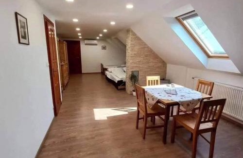 Hajos Apartment | Beck Pince