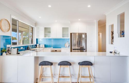 Forster House | Becker Bliss - Ocean views, 5 bedrooms, sleeps 12