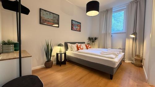 Berg am Laim Apartment | BeckHomes Munich, 210 QM, 20 Guests, 7 BR, 3 stylish central separable apartments or one large unit