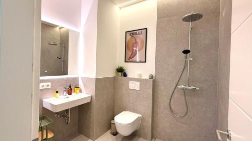 Berg am Laim Apartment | BeckHomes Munich, 210 QM, 20 Guests, 7 BR, 3 stylish central separable apartments or one large unit