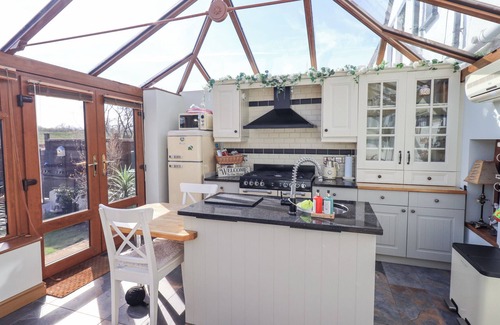 Eamont Bridge Cottage | BECKSIDE COTTAGE, pet friendly, character holiday cottage in Penrith
