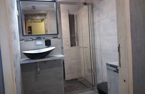 Les Cotes de Corps Bed & Breakfast | Bed and Breakfast 'La Chambre De L'Obiou 2' with Lake View, Shared Garden and Wi-Fi