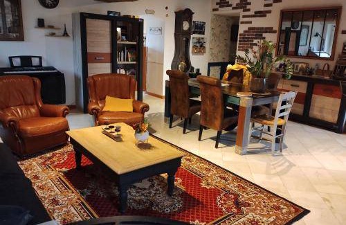 Marigne-Laille Bed & Breakfast | Bed and breakfast