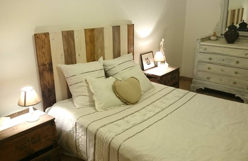 Baho House | Bed and Breakfast (B§B) The Blue Shutters near Perpignan for 2 to 4 people