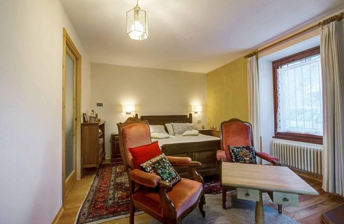 Issogne Bed & Breakfast | Bed and Breakfast 'Il Pellegrino' with Mountain View, Shared Garden and Wi-Fi