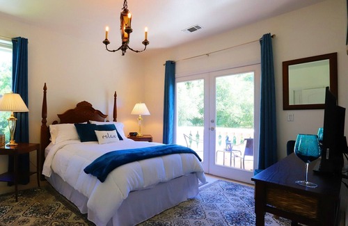 Placerville Bed & Breakfast | Bed & Berries in the CA Wine Country! From the Founder of Shari's Berries!