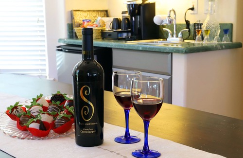Placerville Bed & Breakfast | Bed & Berries in the CA Wine Country! From the Founder of Shari's Berries!