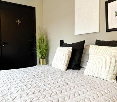 Sneek House | Bed & Breakfast Waterpoort - incl gratis licht ontbijt en parking