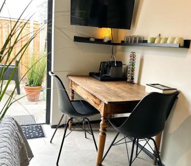 Sneek House | Bed & Breakfast Waterpoort - incl gratis licht ontbijt en parking
