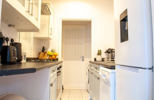 Kempston Condo | Bedford Rd Apartment| Ideal for Hospital & Town Centre