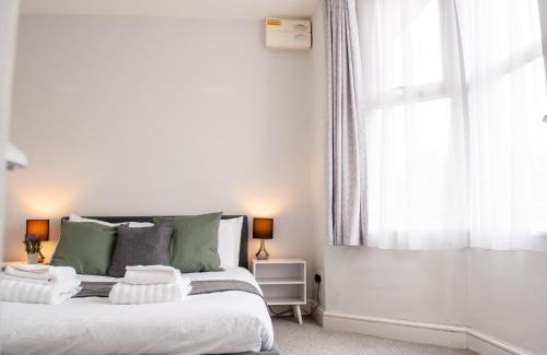 Kempston Apartment | Bedford Road Garden Apartment with Free Parking, WiFi and Netflix
