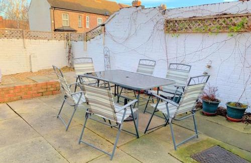 Kempston Apartment | Bedford Road Garden Apartment with Free Parking, WiFi and Netflix