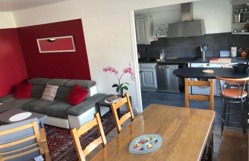 Saint-Remi Apartment | BedinReims "burgundy bottle" 110m2 Exceptional, 4 chambres doubles, 2 bain, free park & wifi, tout équipé