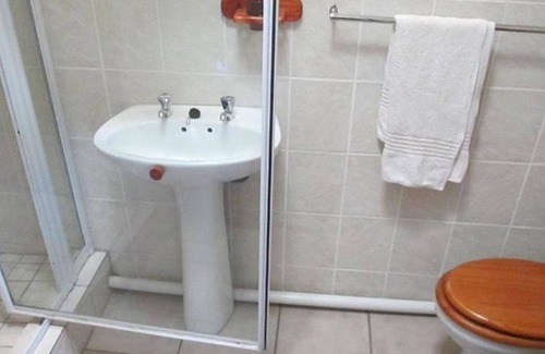 Bayswater House | Bedrock B&b - Double Bedroom for friends or couple
