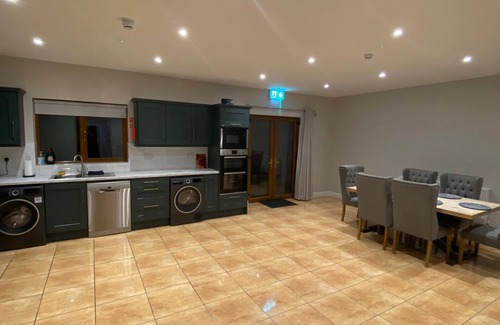 Dromod House | Bedroom 4, triple room with shared bathroom