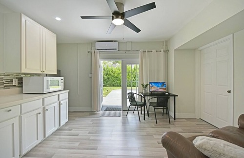 Loxahatchee Groves House | Bedroom and bathroom, perfect for solo traveler!
