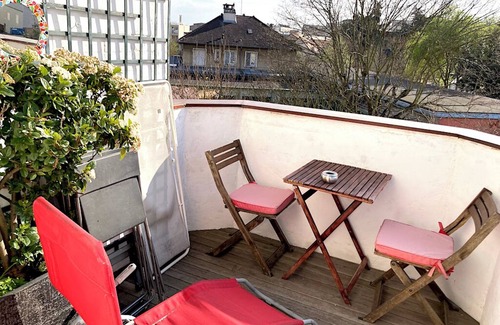 Arcueil Apartment | Bedroom, bathroom and terrace in artist's loft-atelier.
