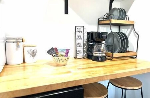 Weston Apartment | Bee & Bee Bungalow - Studio B&B downtown