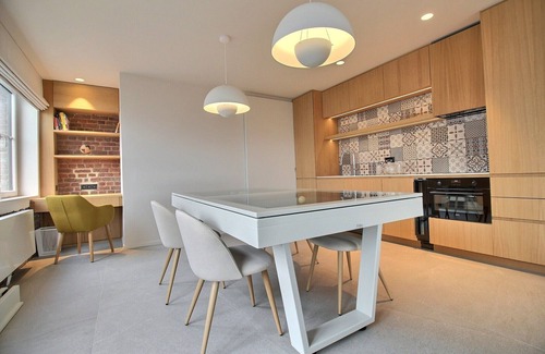 Huy Apartment | Bee Happy Loft Wellness