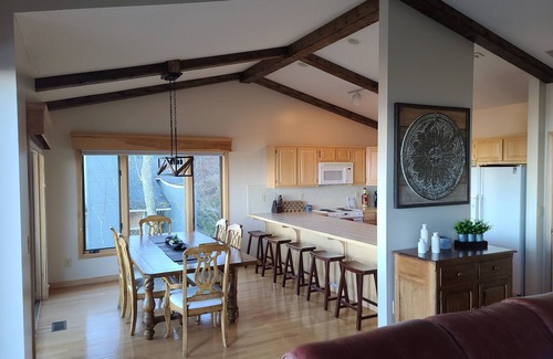 Beech Mountain House | Beech Mountain 4 BR with Amazing Long-range Views. Spacious house. Pet friendly.