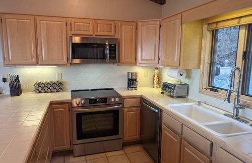 Beech Mountain House | Beech Mountain 4 BR with Amazing Long-range Views. Spacious house. Pet friendly.