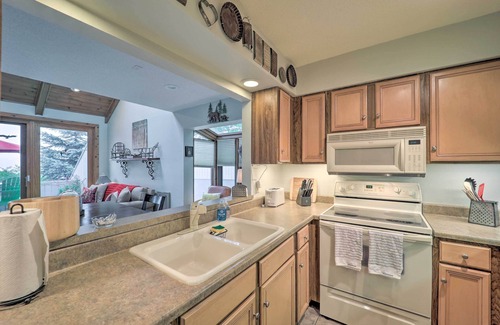 Beech Mountain Condo | Beech Mountain Ski Condo w/Private Balcony!