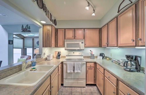 Beech Mountain Condo | Beech Mountain Ski Condo w/Private Balcony!