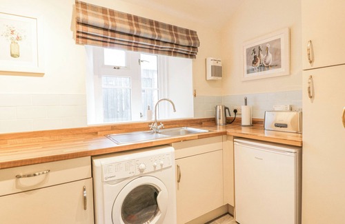 Ellon Cottage | BEECHGROVE COTTAGE - PITMEDDEN GARDENS, family friendly in Pitmedden