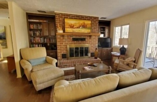 High Point House | Beechwood: Kayak, Cozy home with Huge Dock, foosball, firepit, wifi