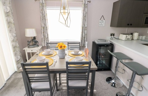 Hasguard Cross Cottage | BEECHWOOD LODGE, pet friendly, with hot tub in Broad Haven