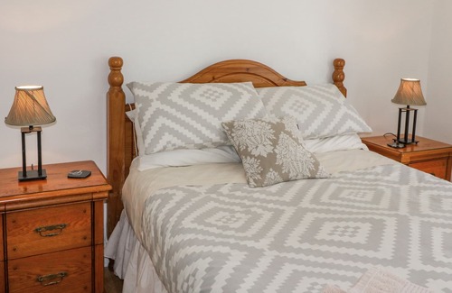 Kilbrittain Cottage | BEEHIVE COTTAGE, pet friendly in Kilbrittain, County Cork