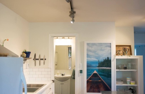 Nelson House | Bees Knees - King Suite, Sauna & Cold Plunge