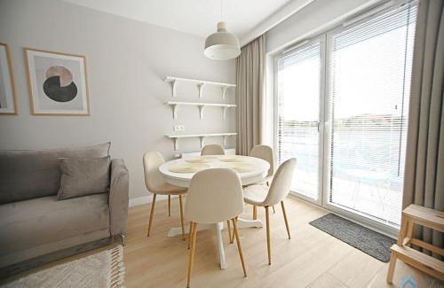 Siedlce Apartment | Beige 3city Apartment with Parking in Gdańsk by Noclegi Renters