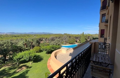 Valescure Apartment | Bel Appartement Avec vue sur la Basilique de St Raphaël et le Golfe de St Tropez