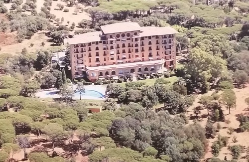 Valescure Apartment | Bel Appartement Avec vue sur la Basilique de St Raphaël et le Golfe de St Tropez