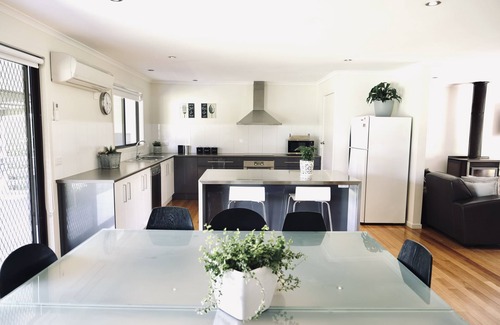 Myrtleford House | BELFORD HOUSE ON THE RAIL TRAIL