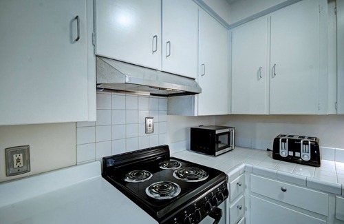 Greater Belhaven Apartment | Belhaven Apartment Across the Street From Baptist Hospital
