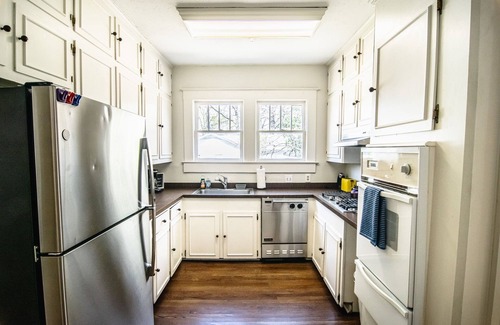 Greater Belhaven House | Belhaven Beauty 3BR/2BA Near Belhaven College & Med Center