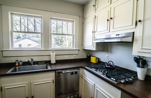 Greater Belhaven House | Belhaven Beauty 3BR/2BA Near Belhaven College & Med Center