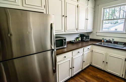 Greater Belhaven House | Belhaven Beauty 3BR/2BA Near Belhaven College & Med Center