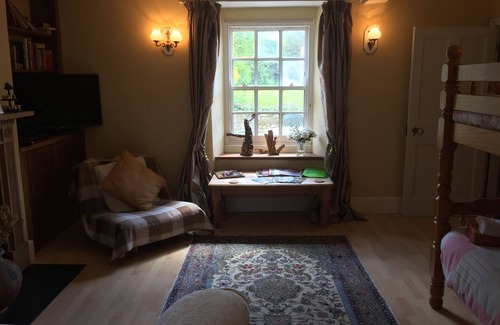 Coombe Keynes Bed & Breakfast | Belhuish Farmhouse