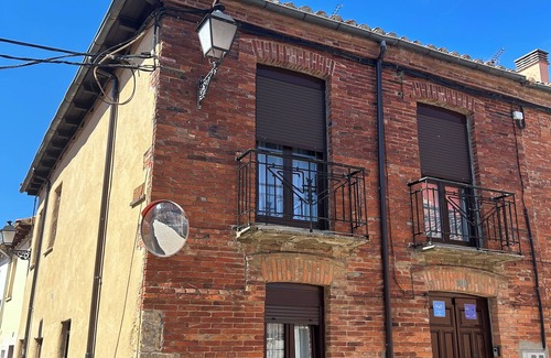 Mansilla de las Mulas House | Belia House