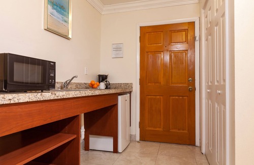 Lucaya Hotel | Bell Channel Inn Hotel