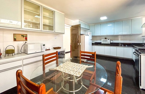 Jardim Centenario House | Bella Casa - 250m da Praia - Enseada Guarujá
